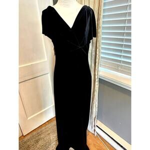 ROBBIE BEE size 12 (M Fit)black Velour long dress